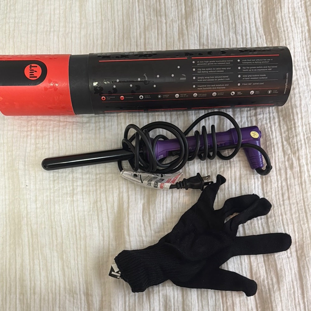 Clip Free Curling Wand - Black and Red